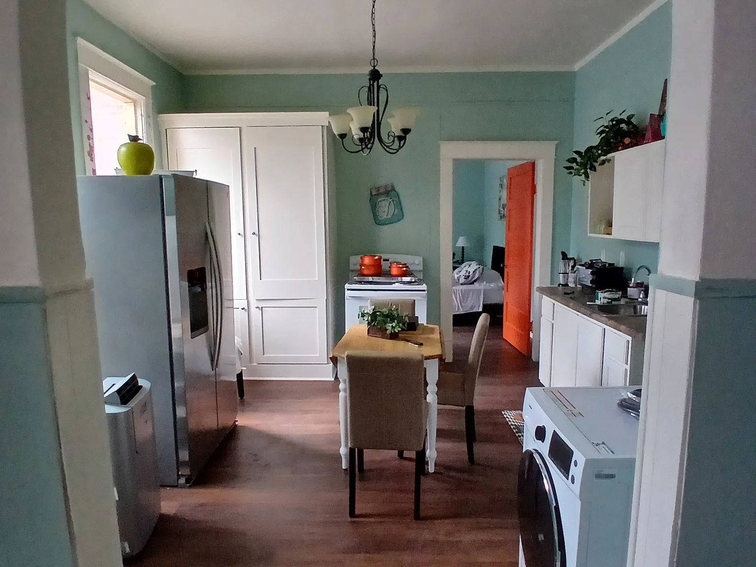 1 bed, 700 sqft, $1,300 — Photo 4
