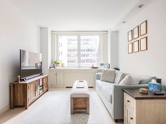 2nd image of 212 E 47th St APT 6D