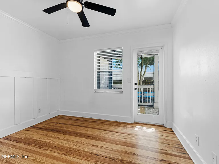 214 Margaret St — Photo 17