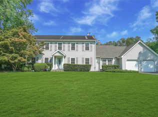 52 Buccaneer Ln, Setauket, NY 11733
