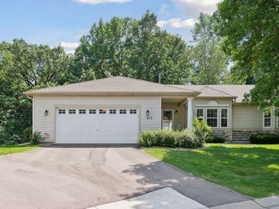 913 Carriage Ln, Chaska, MN, 55318