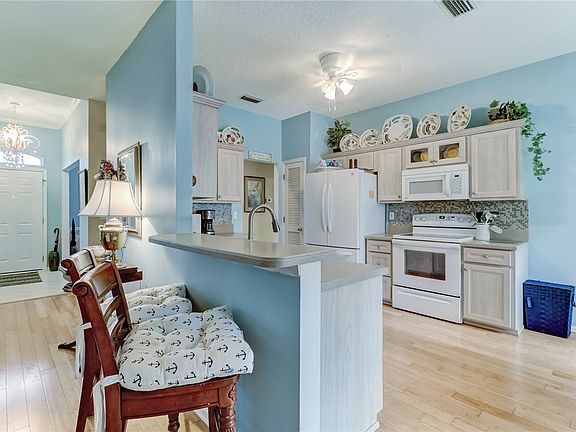 3rd image of 859 Laguna Dr