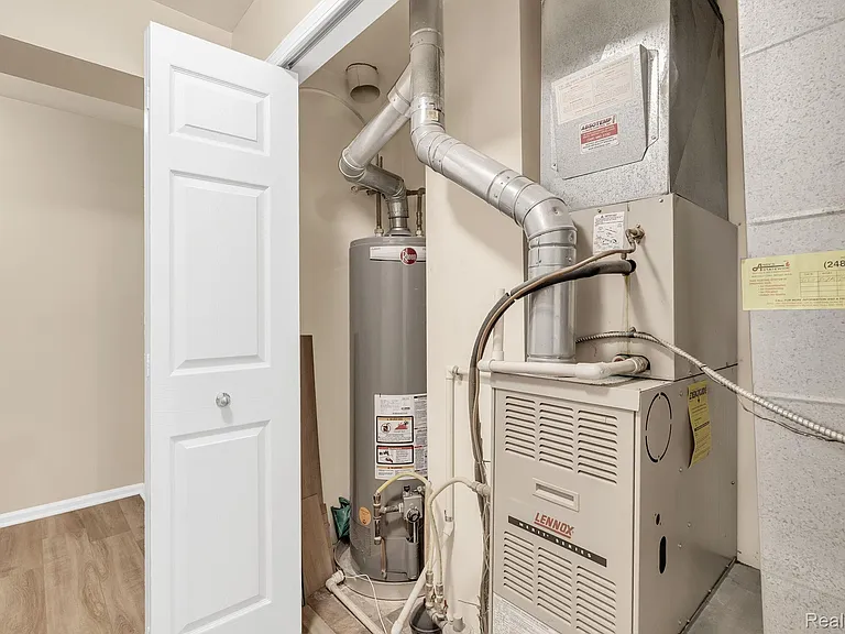 8208 Chesapeake Cir — Photo 31