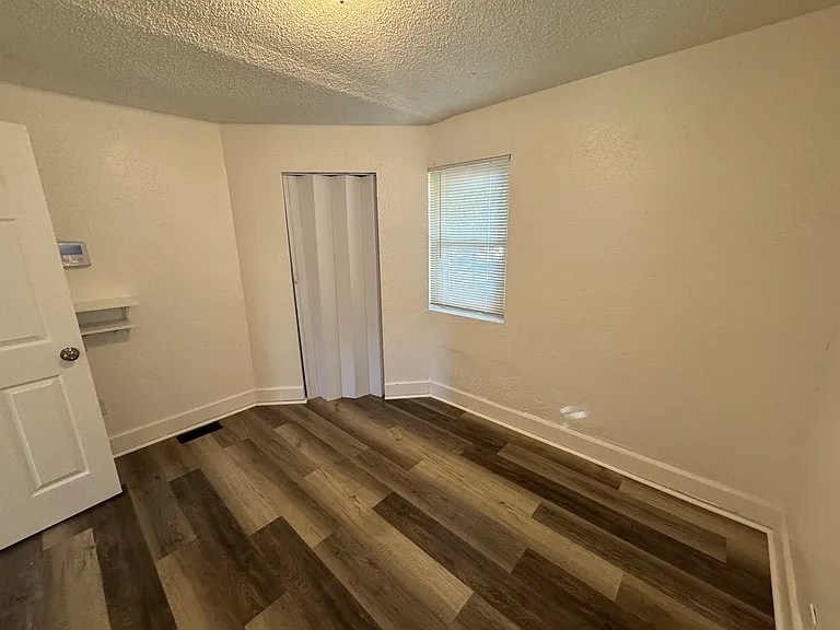 1738 Dallas St — Photo 13