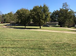 1611 NW 2nd St APT 13, Abilene, KS 67410