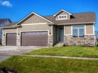7921 NW 95th St, Johnston, IA 50131