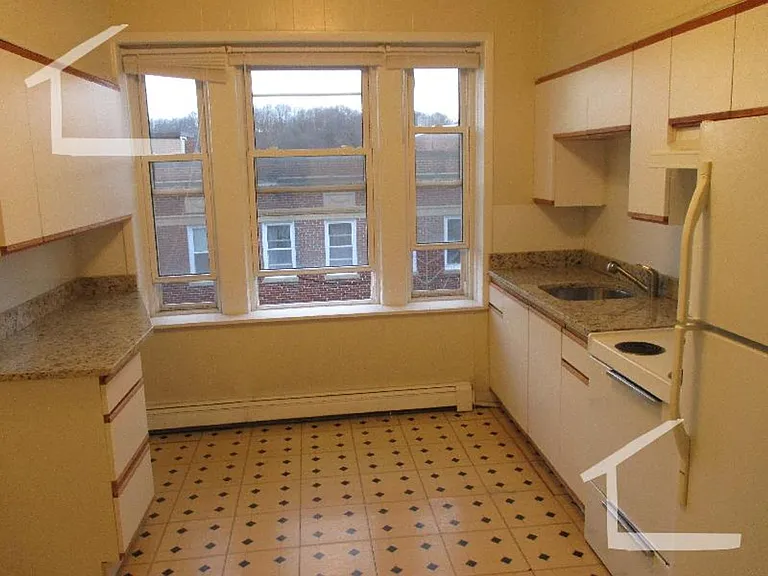 190 Winthrop Rd #32 — Photo 10