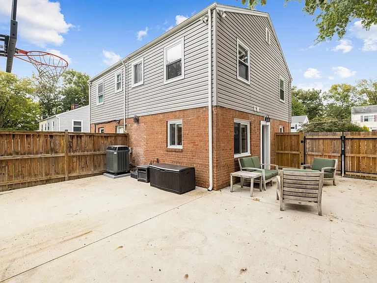 5820 Fifer Dr — Photo 16