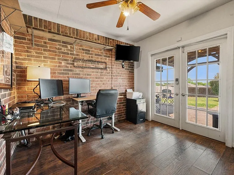 9224 Diane Dr — Photo 2
