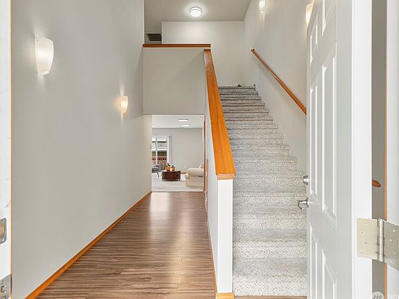 4th image of 6752 Takota Place NE