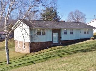 409 Oak Ln, Pearisburg, VA 24134