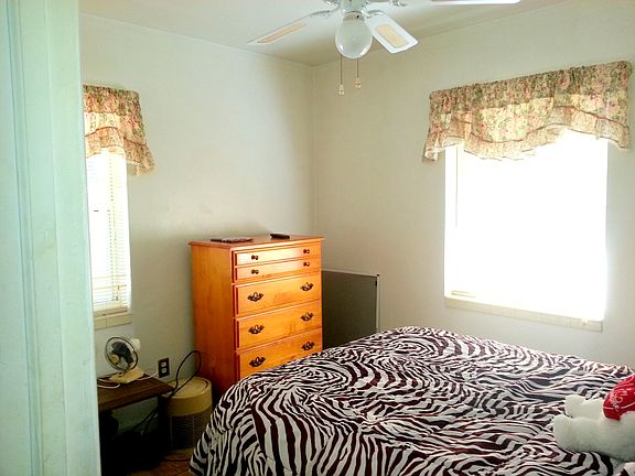 3rd image of 601 Camellia Dr