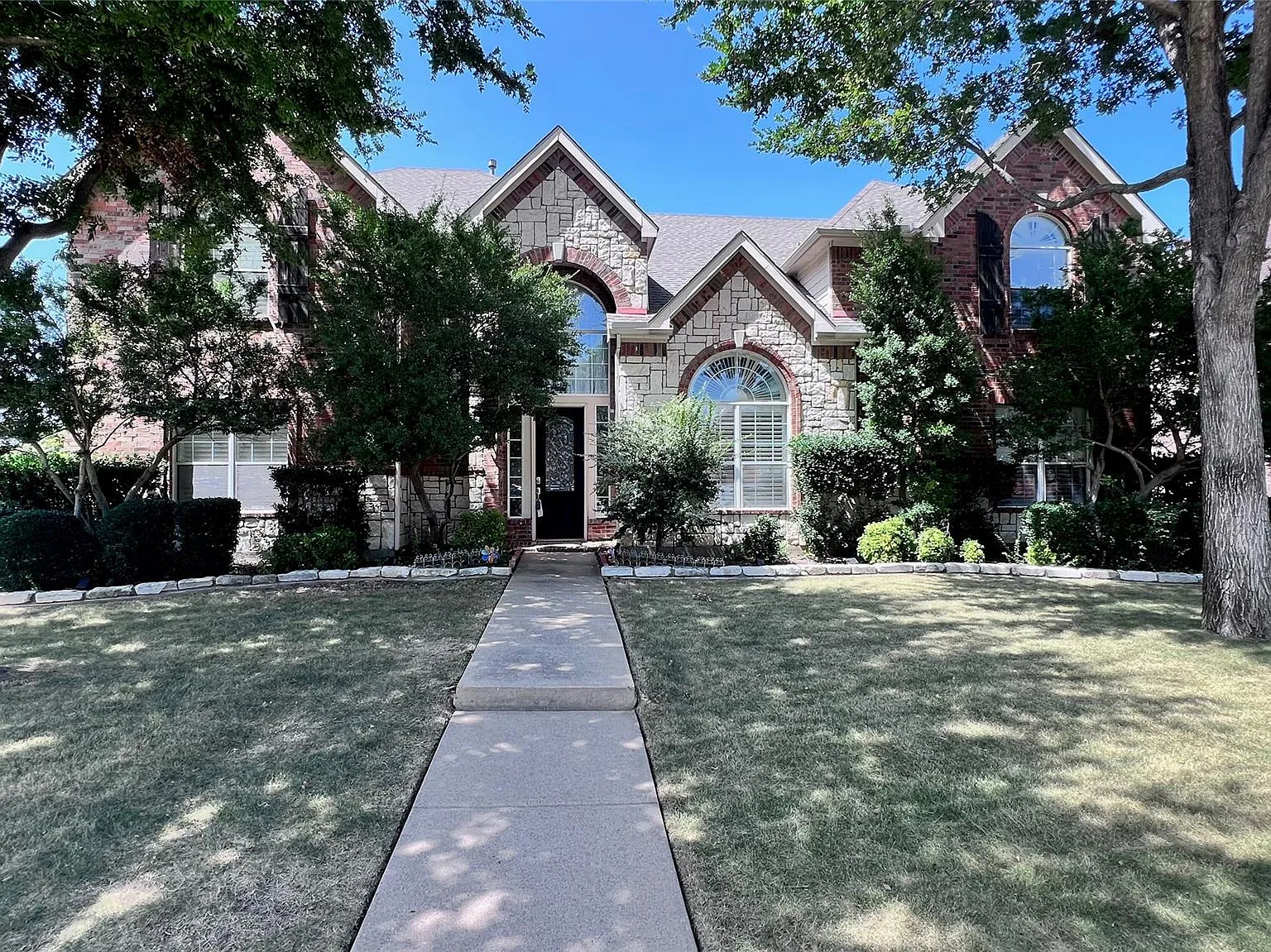 5 bed, 4289 sqft, $4,500 — Photo 1