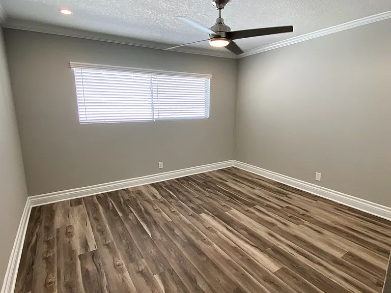 Lunada Bay Apartments — Photo 20