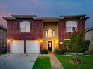 203 Quail Trail Ln, Arlington, TX 76002