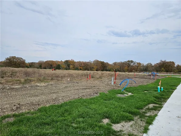 2823 Captain Ct, Bryan, TX 77808