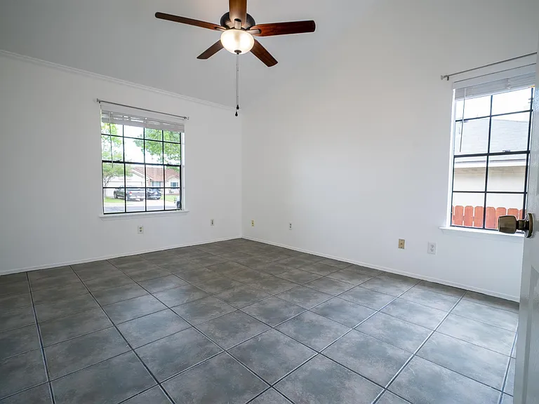 1601 Primrose Trl — Photo 9