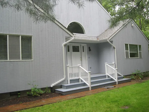 https://photos.zillowstatic.com/fp/57b426ea49570109ea5b738bf6628455-p_e.webp