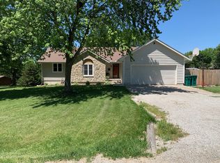 415 Navaho Dr, Holton, KS 66436