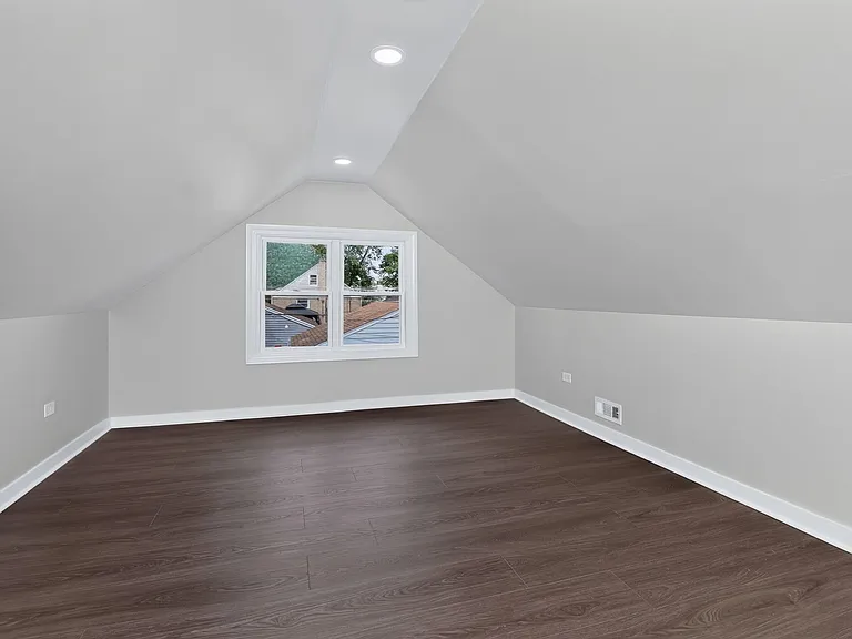 112 S Iowa Ave — Photo 14