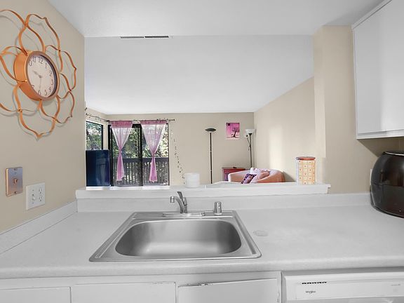 5th image of 915 Fulton Ave APT 450