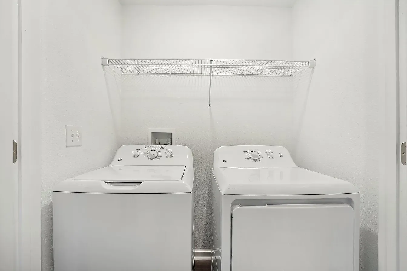 3 bed, 2.5 bath, 1386 sqft, $900 — Photo 3