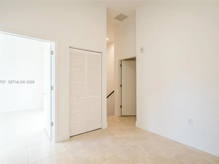 1091 Galiano St #102 — Photo 12