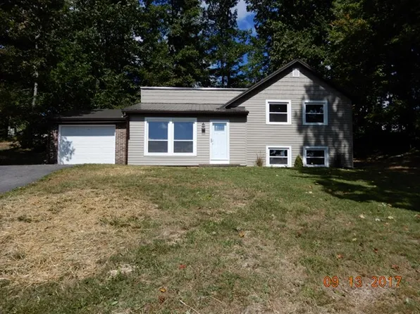 135 Bayberry Ave, Princeton, WV 24739