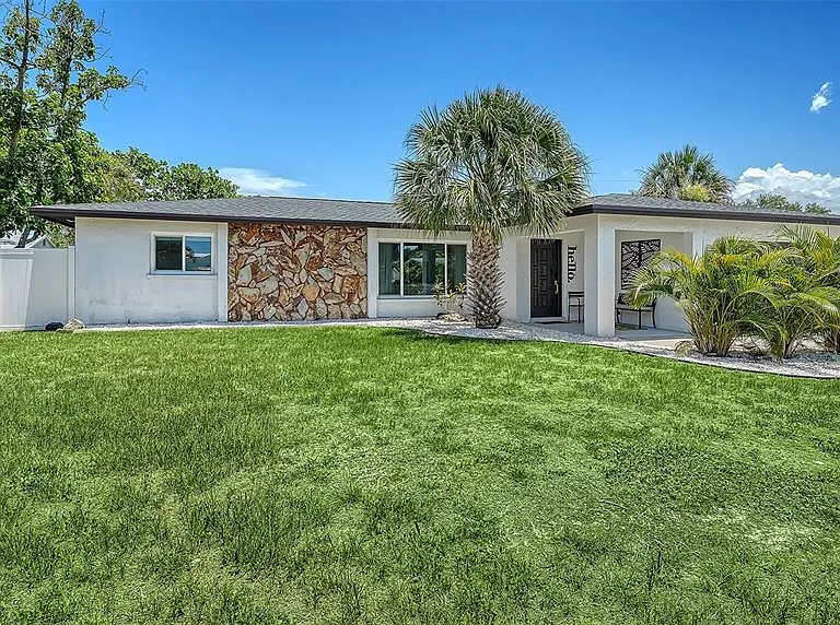 1302 Mango Ave — Photo 3