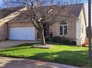 6095 Steeplechase Dr, Grand Blanc, MI 48439