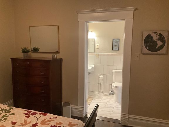 4th image of 2631 Aurora Ave #A