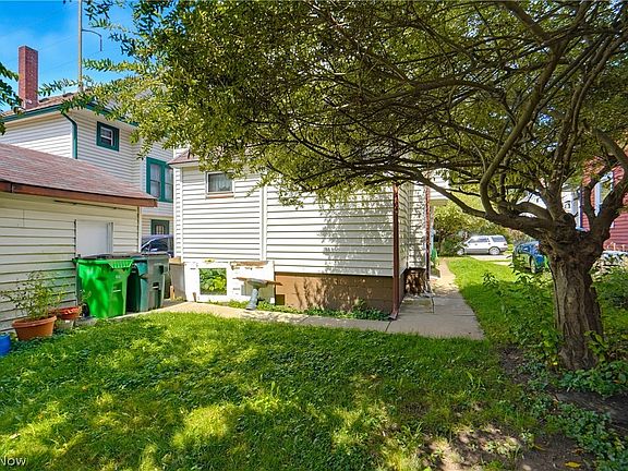 3rd image of 982 W Hopocan Ave