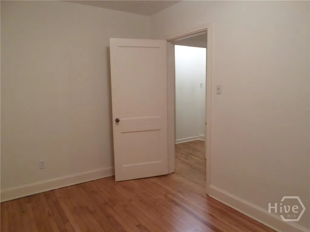 2 bed, 1.0 bath, 924 sqft, $1,300 — Photo 4