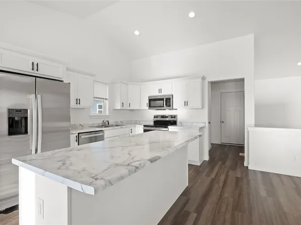 4809 Dostal Ct SW, Cedar Rapids, IA 52404