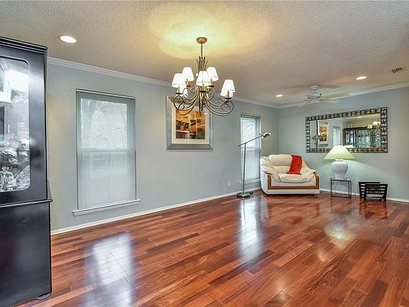 4th image of 3312 Woodford Dr