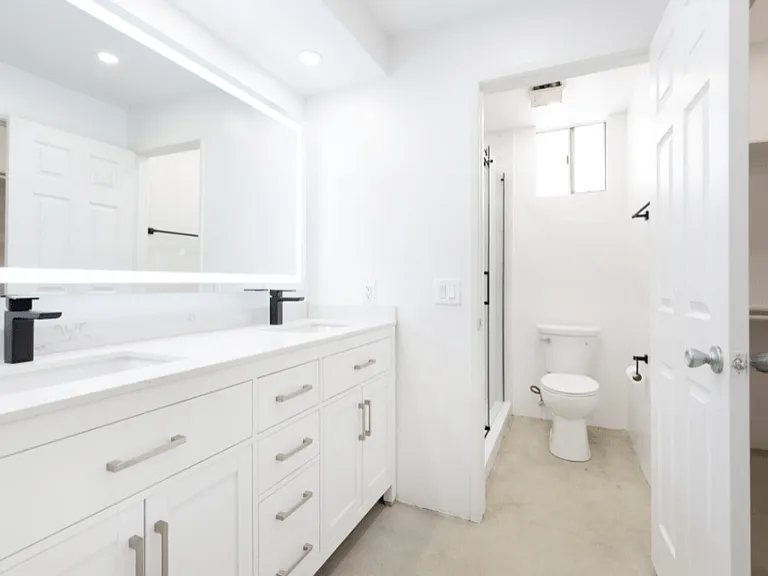 Lido Apartments - 639 Huntley Dr — Photo 22