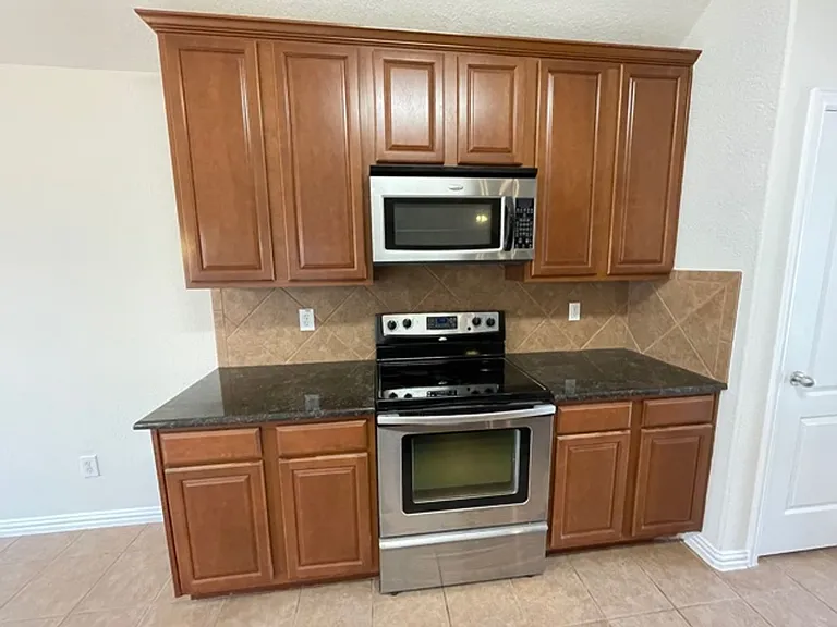 1601 White Willow Ln — Photo 7