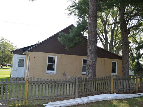 4th image of 200 E Marengo St
