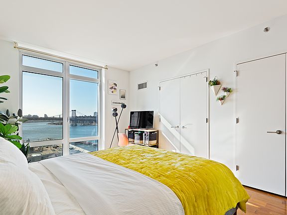 5th image of 2 Northside Piers APT 20C