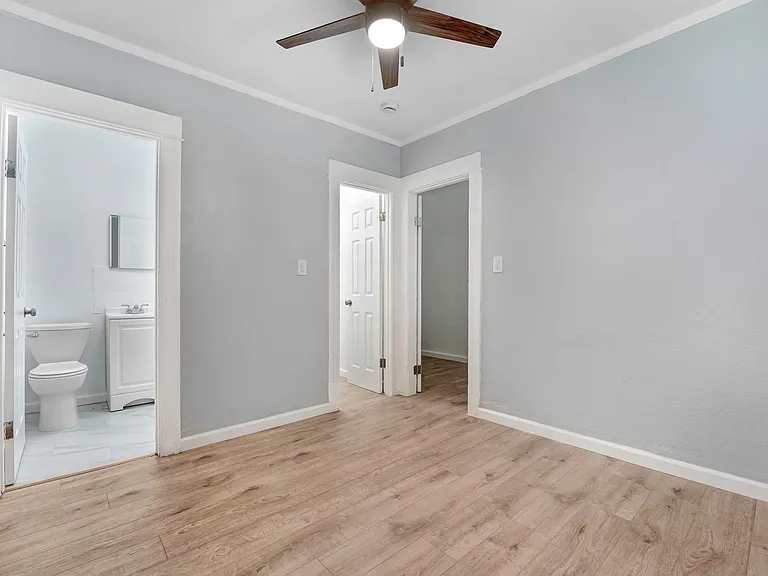 8013 S Hoover St #8015 — Photo 4