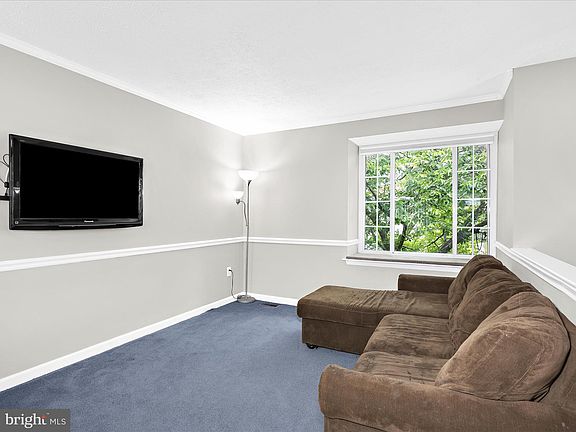 4th image of 321 Alexis Dr