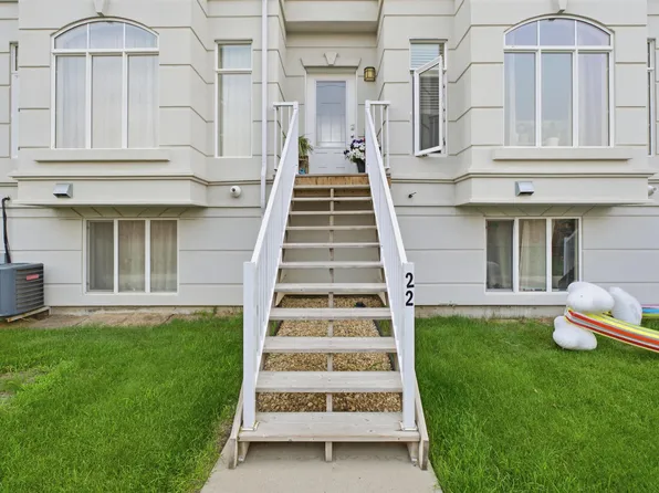 723 172nd St SW #22, Edmonton, AB T6W 2N6
