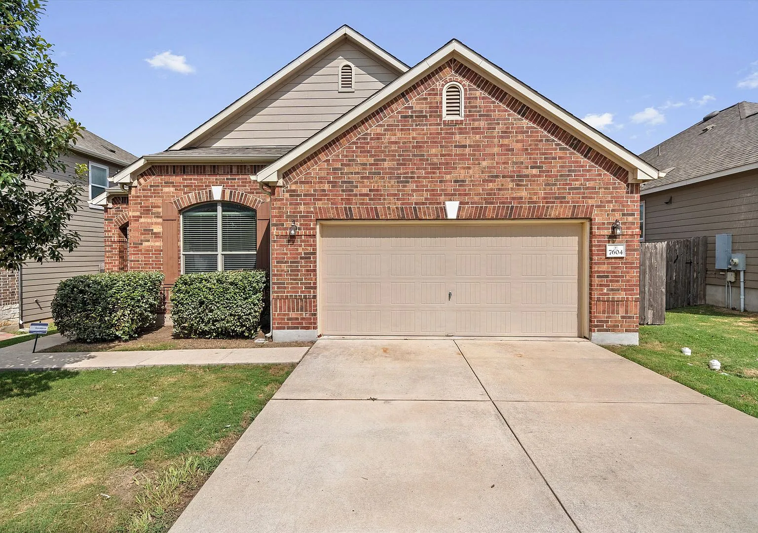 7604 Knockfin Dr, Austin, Texas 78744 — Photo 2
