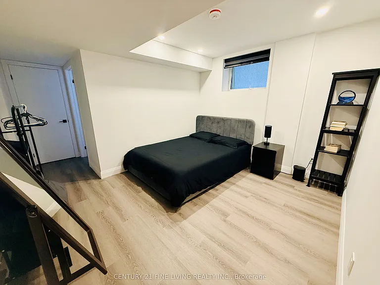 402 McRoberts Ave — Photo 5