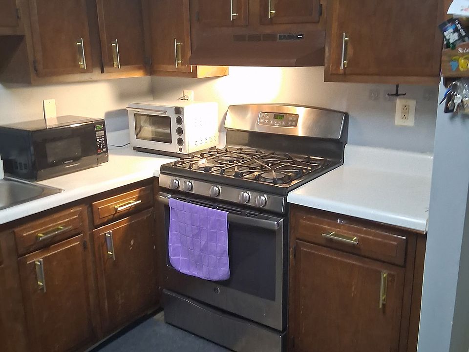2nd image of 383 S Main St APT A