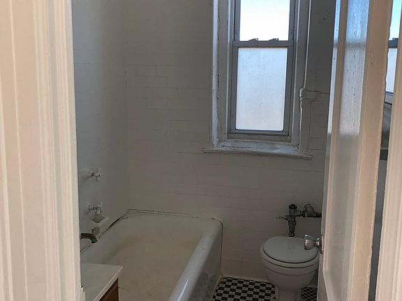 3rd image of 315 W Broadway APT 3B
