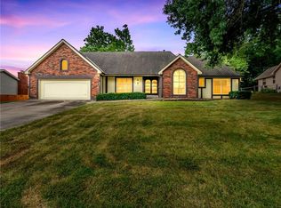 907 N Forest Ln, Liberty, MO 64068