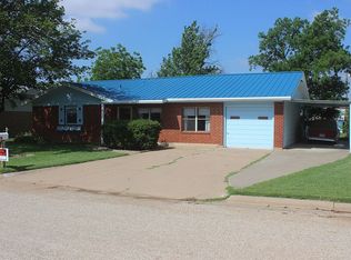 610 NW Avenue I, Hamlin, TX 79520