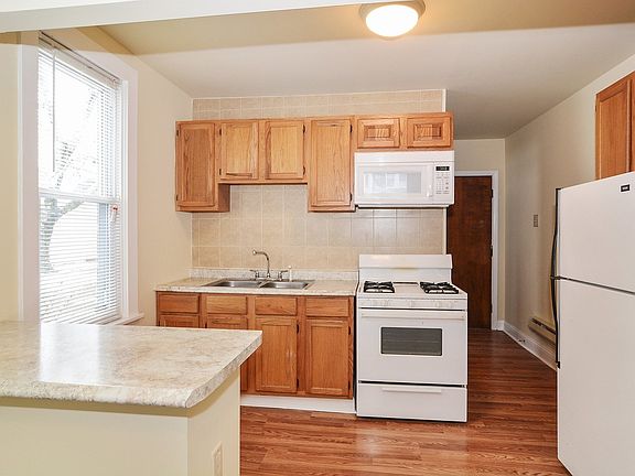 4th image of 3730 N Albany Ave