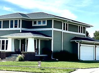 901 Ridge Road Pl, Hickman, NE 68372